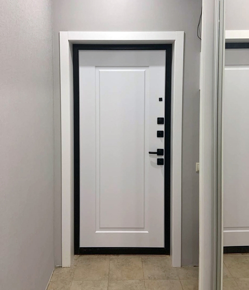 Белая дверь с белой панелью МДФ Белая дверь с белой панелью МДФ